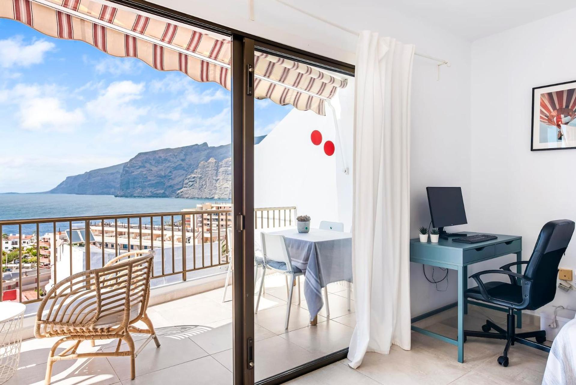 Apartment Quiet And Cozy Workation Place Near The Town Center With Cliffs And Ocean View